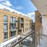 Modern Apartment Canary Wharf