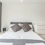 Modern Apartment Canary Wharf